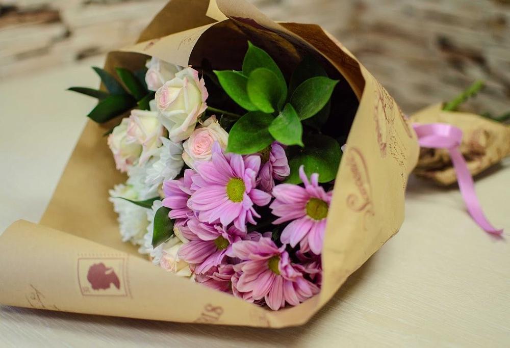 Букет цветов из: Розы и Хризантемы в Верхоянске