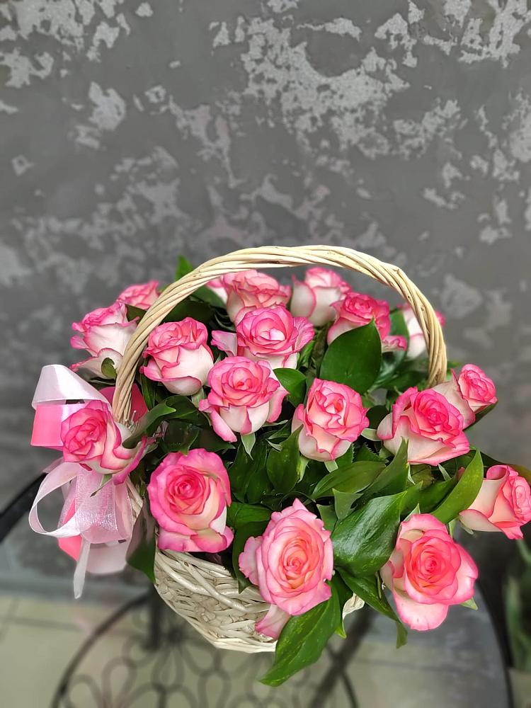 Цветочная композиция из Розы в корзине в Верхоянске