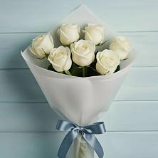 Букет 7 Белых роз Эдлесс Лав в Верхоянске