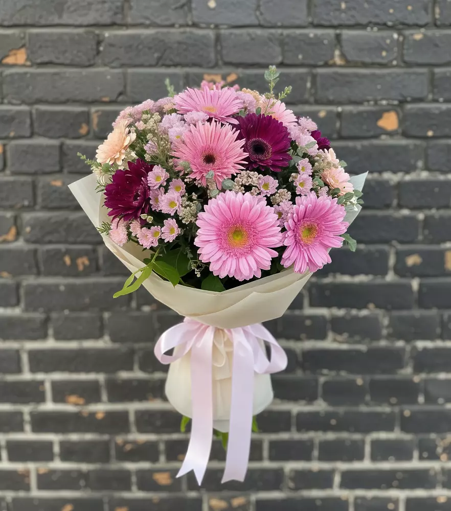 Букет цветов из: Герберы и Хризантемы в Верхоянске