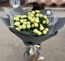 Букет Белые кустовые розы Солинеро в Верхоянске