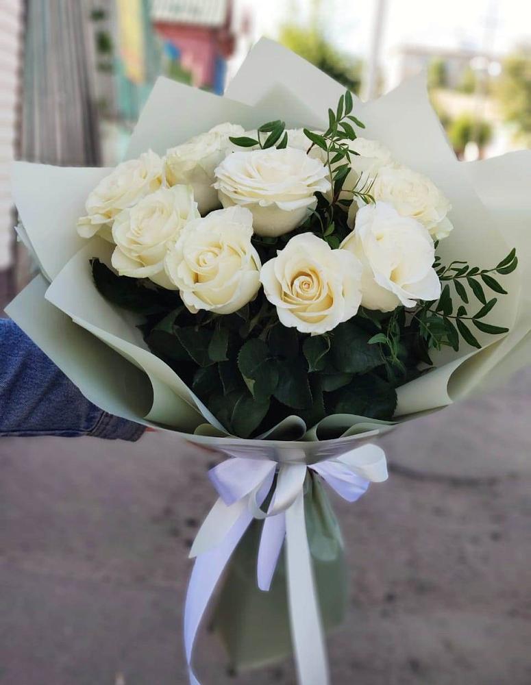 Букет Белые розы Проуд в Верхоянске