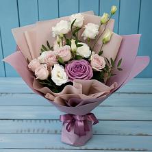 Букет цветов из:  Розы и Лизиантусы в Верхоянске