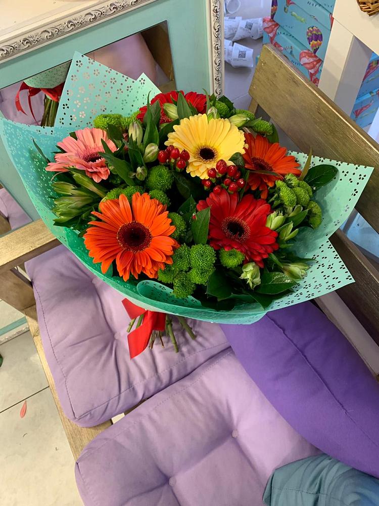 Букет цветов из: Герберы, Хризантемы и Альстромерии в Верхоянске