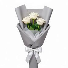 Букет 3 белые розы в Верхоянске