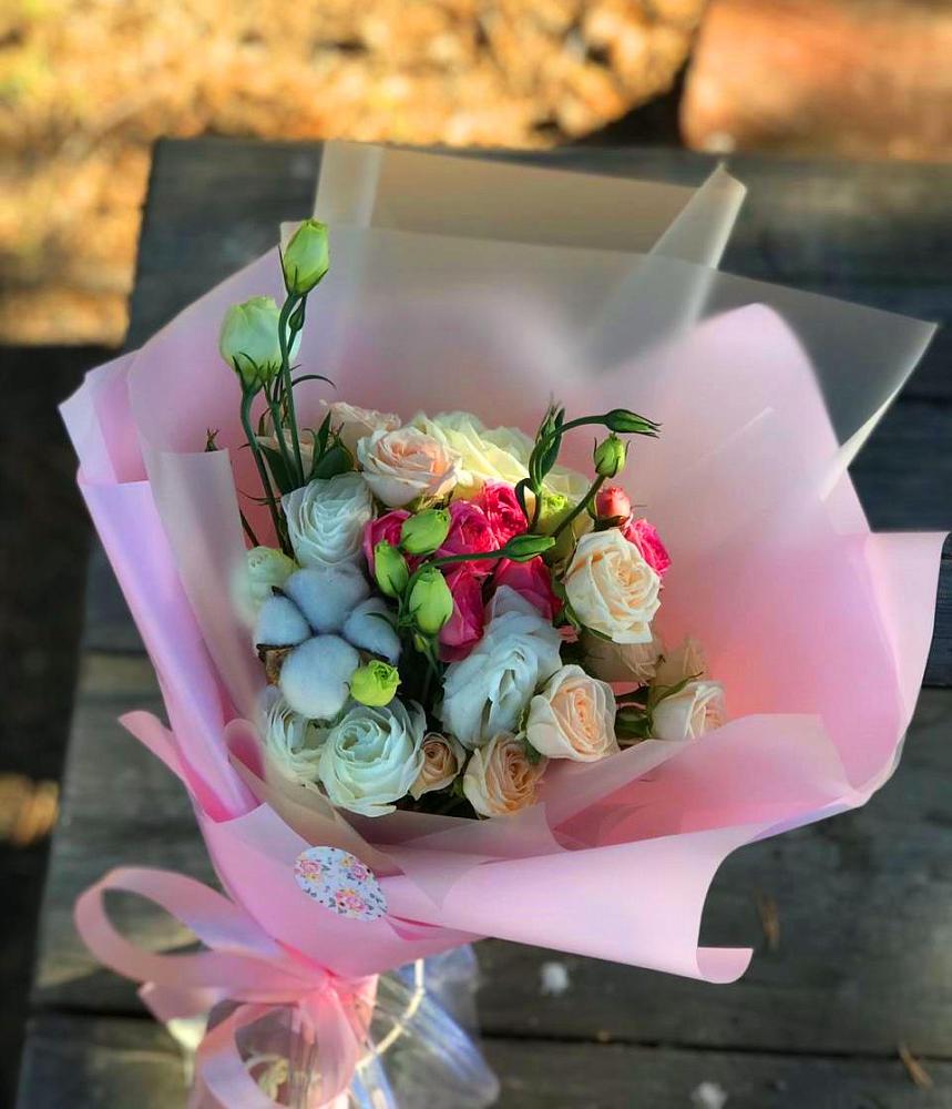 Букет цветов из: Розы и Лизиантусы в Верхоянске