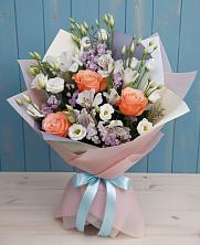 Букет цветов из:  Лизиантусы, Розы, Альстромерии и Гипсофила в Верхоянске