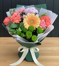 Букет цветов из:  Гвоздики, Розы, Герберы и Хризантемы в Верхоянске