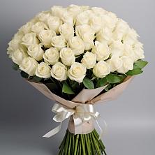 Букет 101 беля роза Белоснежка в Верхоянске