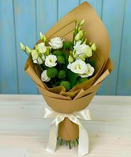 Букет цветов из:  Хризантемы и Лизиантусы в Верхоянске