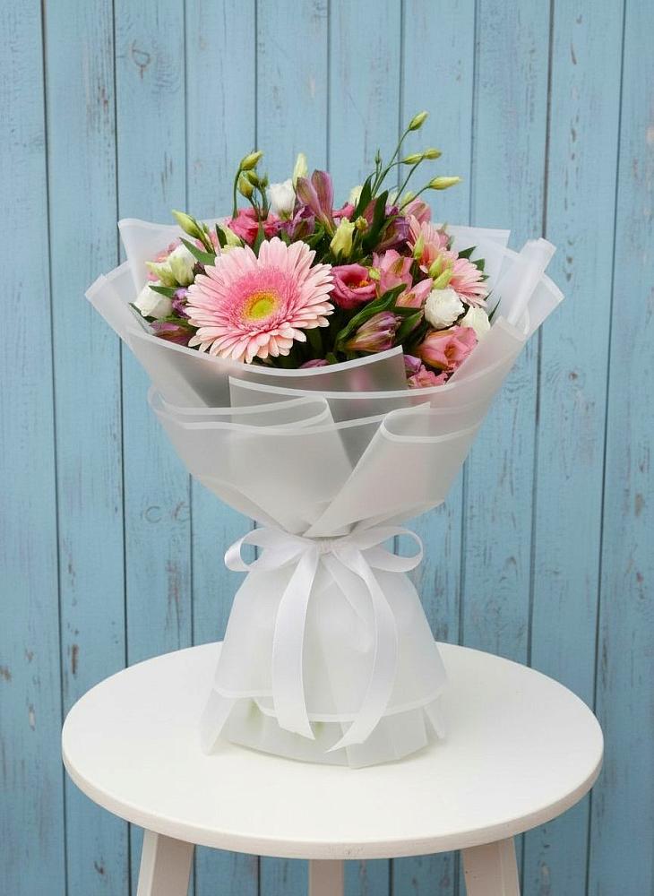 Букет цветов из: Герберы, Альстромерии и Лизиантусы в Верхоянске