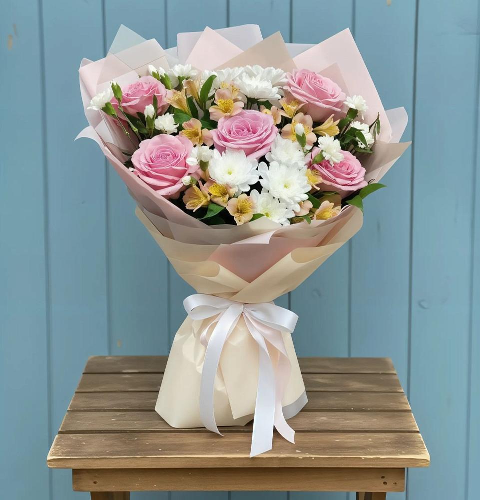 Букет цветов из: Гвоздики, Орхидеи и Розы в Верхоянске