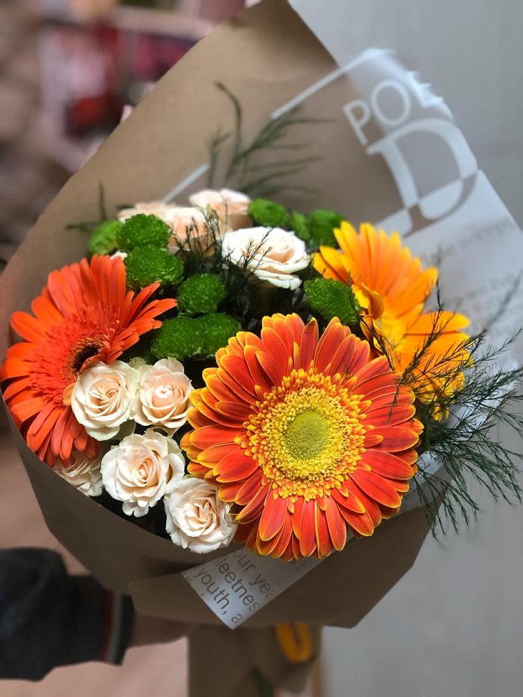 Букет цветов из: Герберы, Хризантемы и Розы в Верхоянске