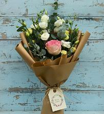 Букет цветов из:  Розы и Лизиантусы в Верхоянске