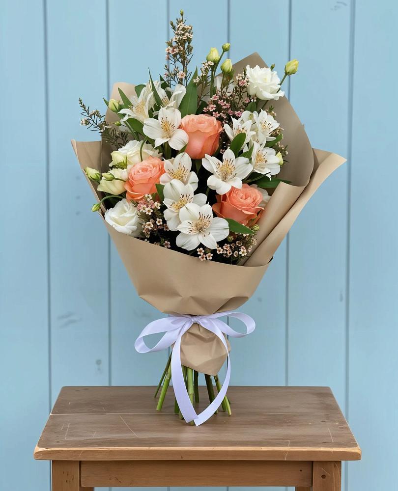 Букет цветов из: Альстромерии, Лизиантусы, Розы и Хризантемы в Верхоянске